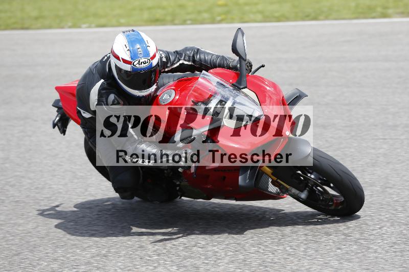 /Archiv-2024/29 12.06.2024 MOTO.CH Track Day ADR/Gruppe gelb/Team